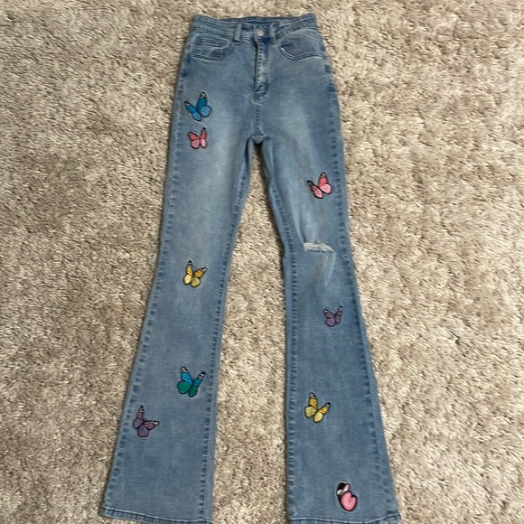 🦋 Butterfly Ripped Jeans 🦋 - Picture 3 of 6